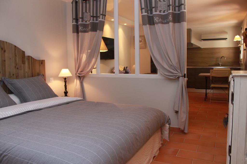 La Bastide Des Senteurs Hotell Peymeinade Rum bild